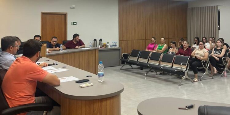 Câmara de Paranacity autoriza a prefeitura a subsidiar o transporte de universitários