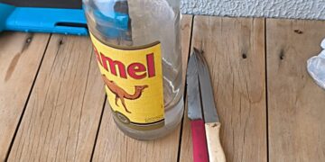 Testemunhas informaram ainda que, antes de usar a faca, a mulher teria atingido a vítima com uma garrafa de bebida (Crédito: 32º BPM)