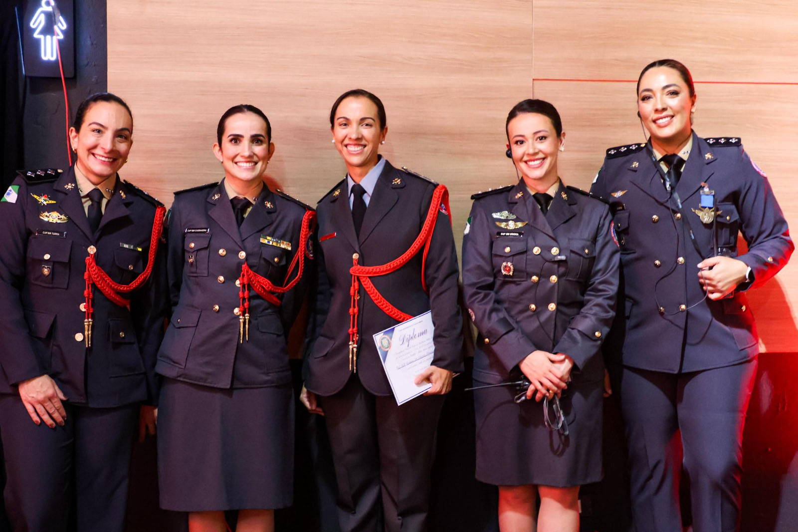 Bombeiras festejam 20 anos do início da presença feminina nos bombeiros do Paraná