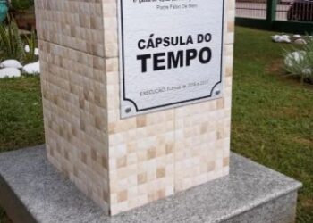 maringaenses podem mandar mensagens na cápsulo do tempo para serem lidadas daqui a 20 anos