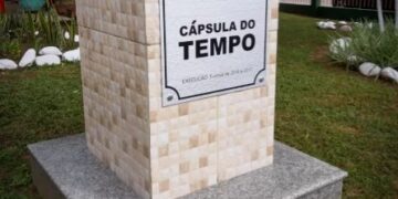 maringaenses podem mandar mensagens na cápsulo do tempo para serem lidadas daqui a 20 anos