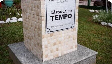 maringaenses podem mandar mensagens na cápsulo do tempo para serem lidadas daqui a 20 anos