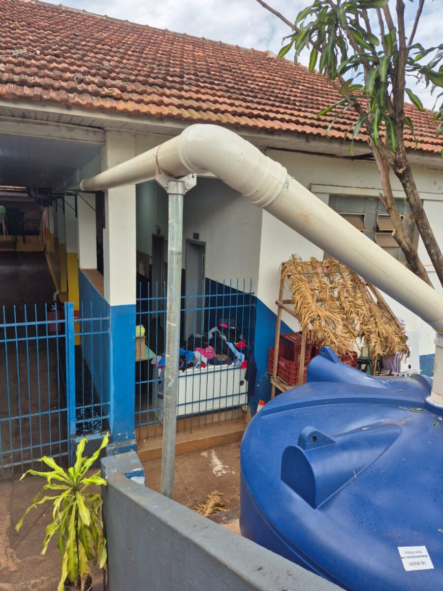 Escola desenvolve projeto de cistena sustentável