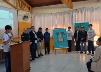 Na cooperativa mir0im Zancooper, em colégio de Sarandi, alunos aprendem sobre tecnologia e trabalho em equipe