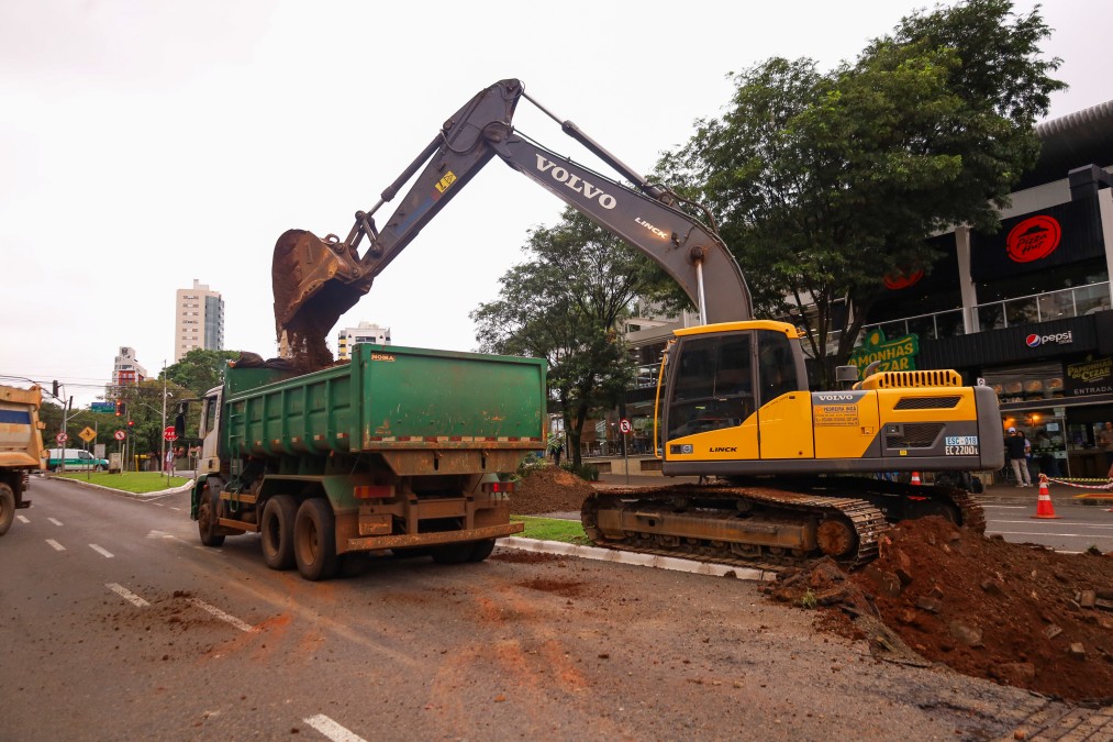 Fechamento de cratera na Avenida São Paulo pode demorar 10 dias úteis