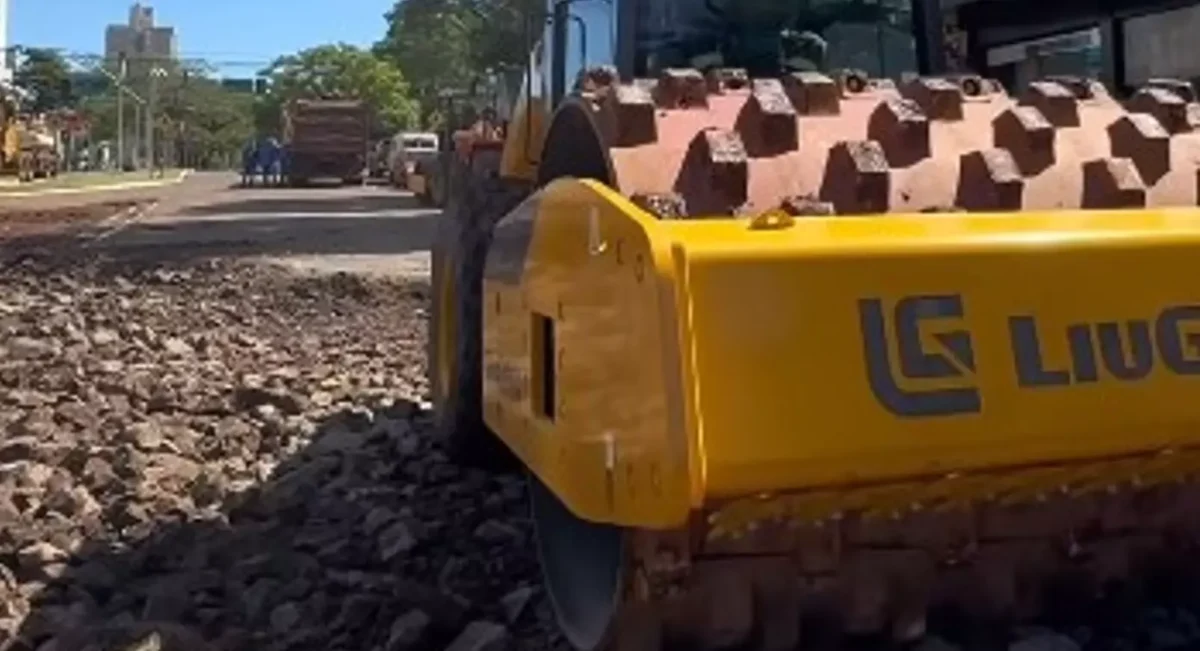 Prefeitura conclui fechamento de cratera aberta no centro de Maringá