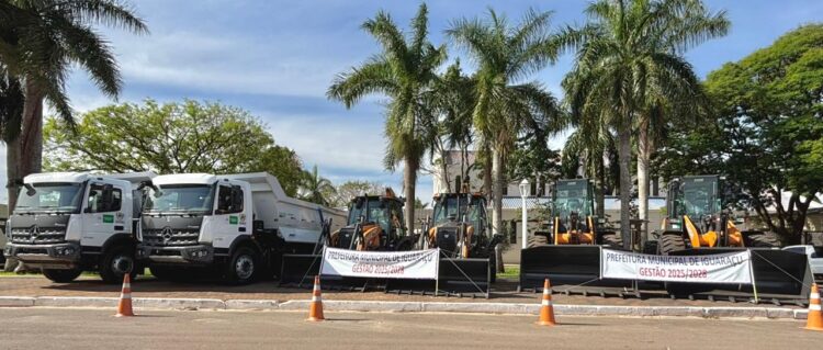 Iguaraçu rece duas pás-carregadeiras, duas retroescavadeiras edois caminhões do programa Estradas da Integração