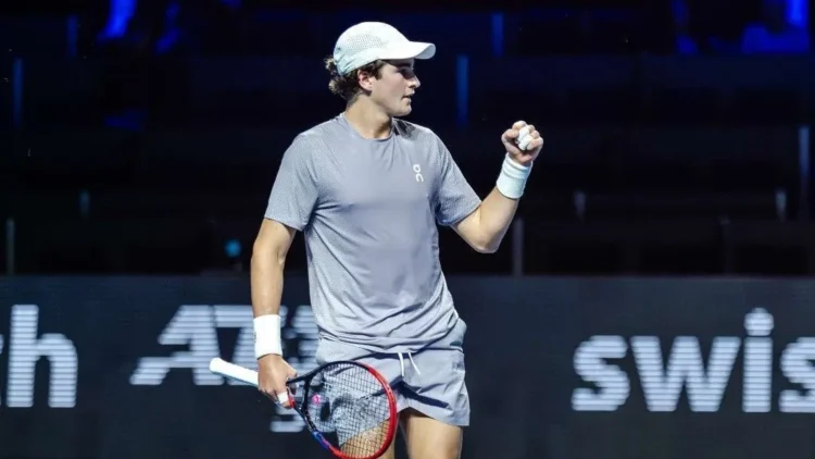 O tenista brasileiro João Fonseca bate Fokina, é campeão do ATP 500 da Basileia e conquista maior título da carreira