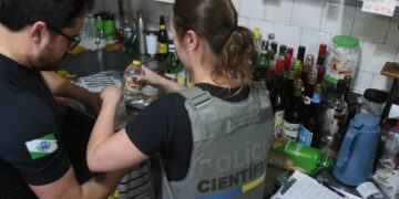 Jovem está internado na UTI em estado grave com suspeita de intoxicação por metanol
