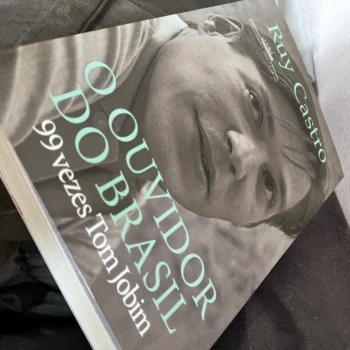 O Ouvidor do Brasil, livro sobre Tom Jobim, mais um sucesso de Ruy Castro