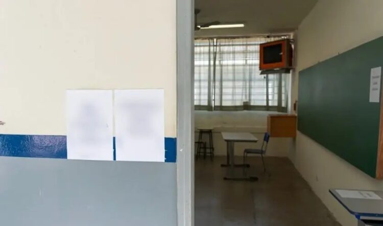 Professor suspeito de intimidar alunos com arma de fogo é afastado pela Justiça