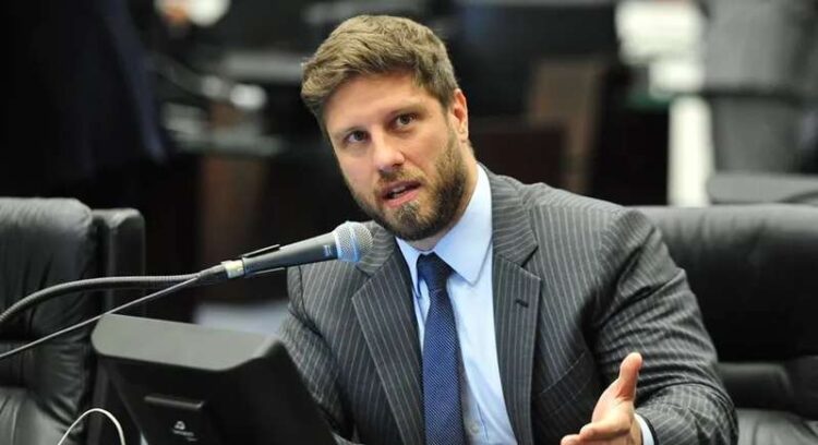 Requião Filho se apresenta como pré-candidato ao governo do Paraná pelo PDT