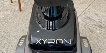 Robô inteligente da Xyron faz segurança no Shopping Catuaí de Londrina
