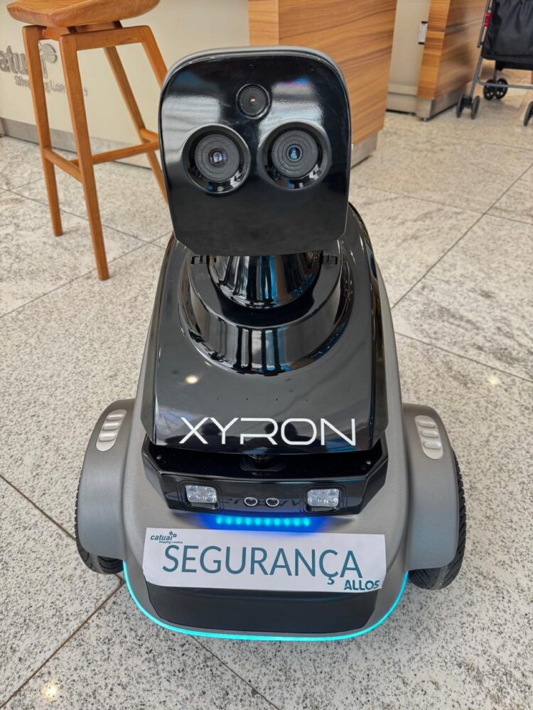 Robô inteligente da Xyron faz segurança no Shopping Catuaí de Londrina