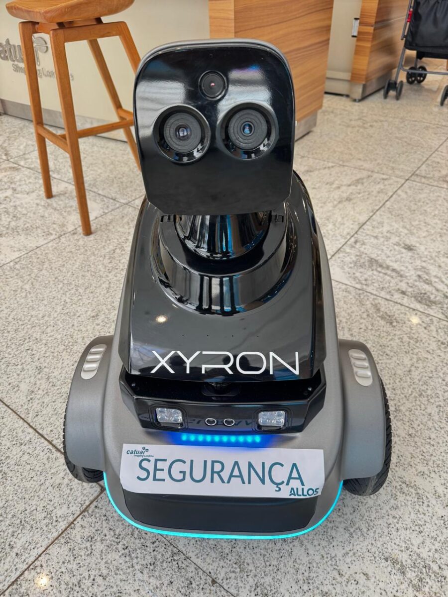 Robô inteligente da Xyron faz segurança no Shopping Catuaí de Londrina