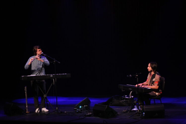 Duo se apresentou no Sesc Maringá na noite desta quarta-fera, 26 (Crédito: Cristiano Martinez)