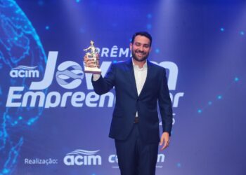 CEO da GTFoods, Rafael Tortola recebe o Prêmio Jovem Empreendedor 2025