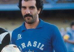 Roberto Costa, o Mão de Anjo, visita o Museu Esportivo de Maringá