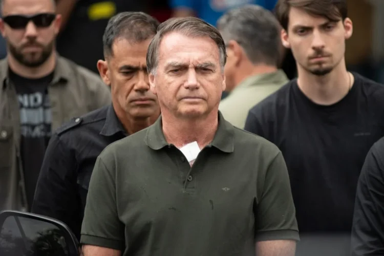 Bolsonaro é preso a pedido da Polícia Federal