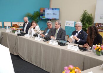 Silvio Barros (ao centro) fala durante encontro (Crédito: FNP)