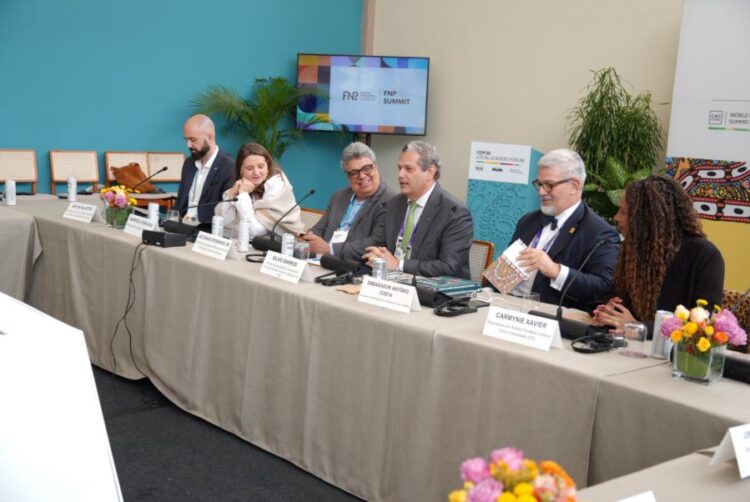 Silvio Barros (ao centro) fala durante encontro (Crédito: FNP)