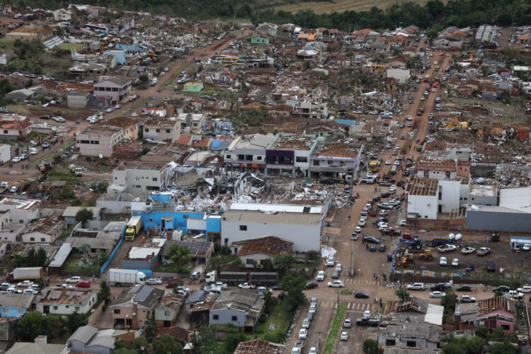 Ratinho Júnior anuncia força-tarefa para a reconstrução das casas destruídas pelo tornado em Rio Bonito do Iguaçu