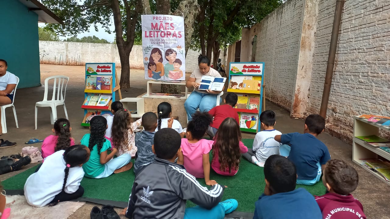 Escola de Paranacity cria projeto Mães Leitoras