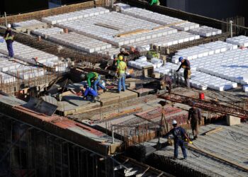 Setor da construção gerou 40 novas vagas de emprego em Maringá no mês de outubro (Crédito: Gilson Abreu/Arquivo AEN)