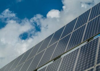 Governo vai instalar mais oito usinas de energia solar no Paraná