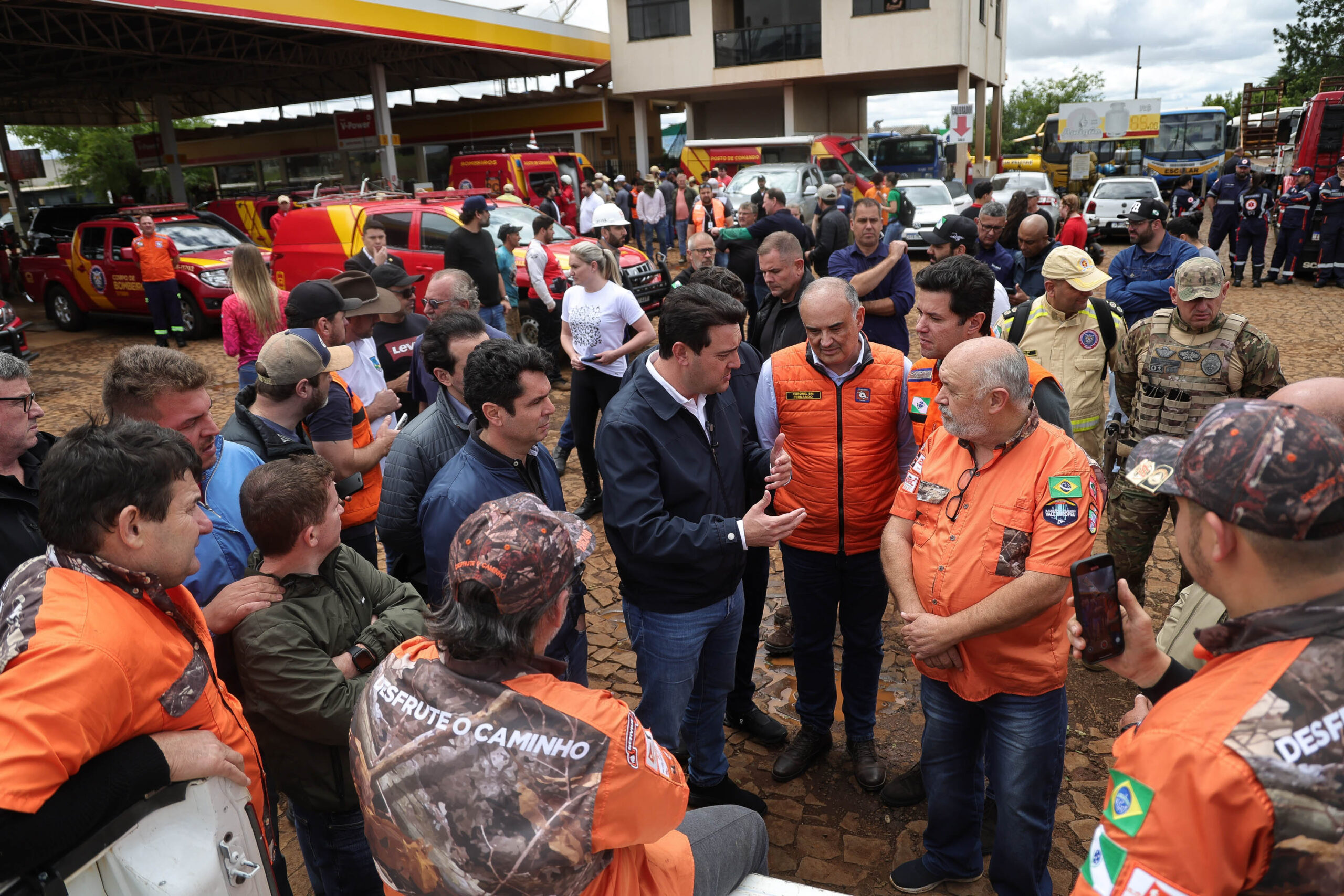 Governador Ratinho Júnior anuncia força-tarefa para a reconstrução das casas destruídas pelo tornado que atingiu Rio Bonito do Iguaçu sexta-feira