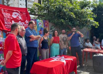 Jornalista Victor Simião se filia ao PT de Maringá