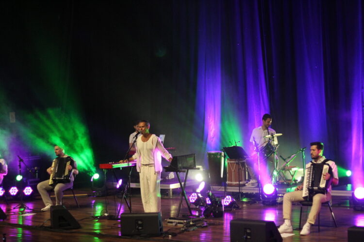 Apresentação da Orquestra Sanfônica Convida Marcelo Jeneci, em Marialva (Crédito: Cristiano Martinez)