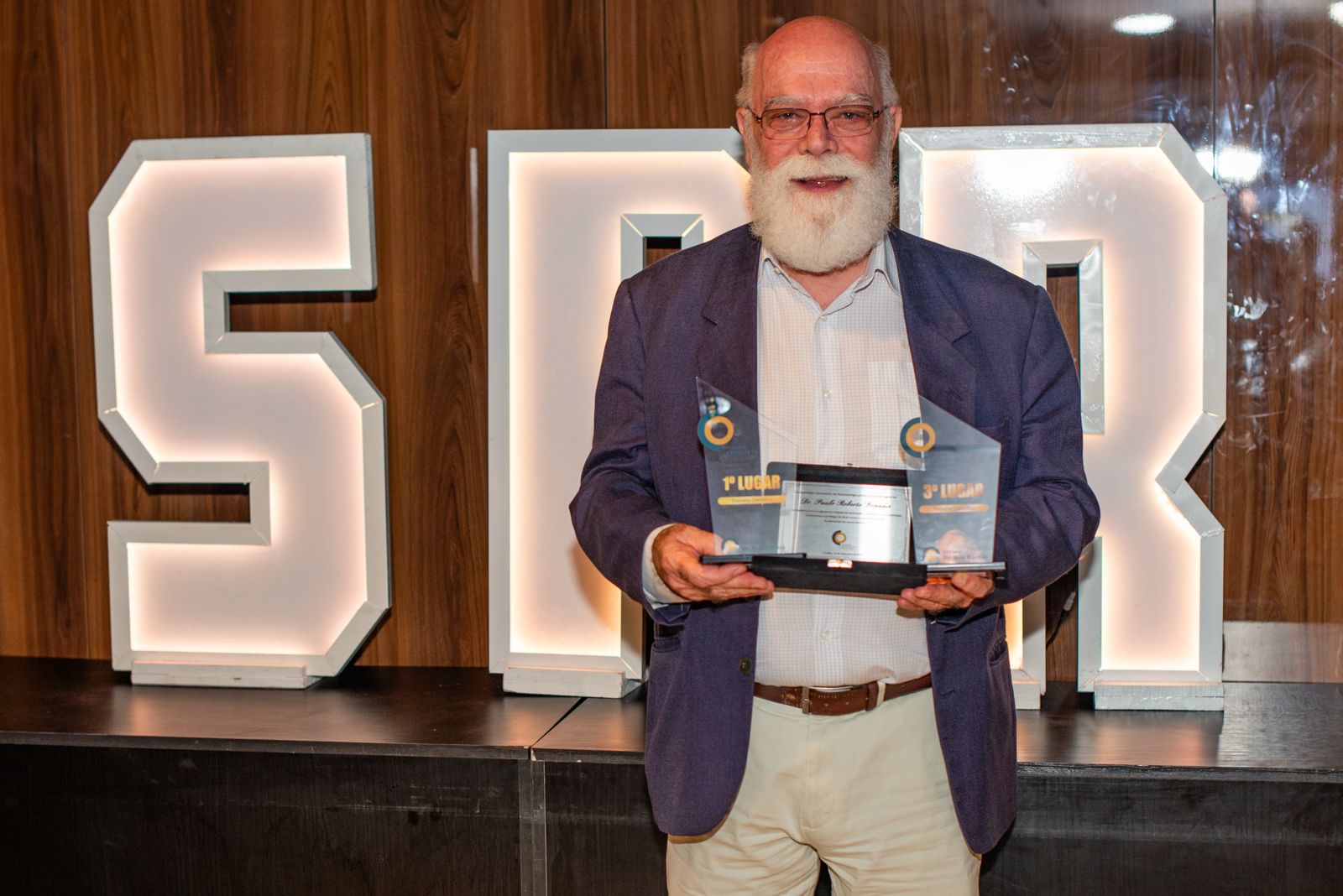 Sociedade Paranaense de Reumatologia homenageia profissionais