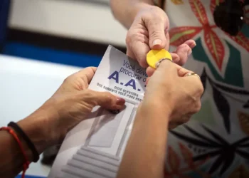 Aumenta o número de mulheres alcoolistas nas salas de Alcoólicos Anônimos