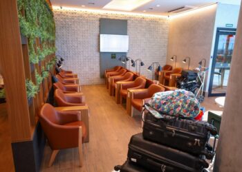 A Sala VIP da Advantage VIP Lounge segue o mesmo padrão de outras unidades da empresa