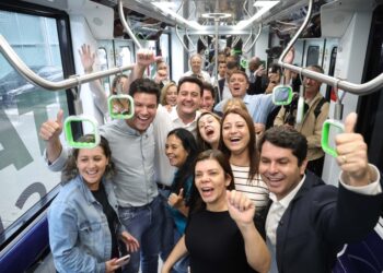 Bonde Urbano Digital, o BUD, fez sua viagem inaugural com a presença de autoridades