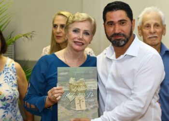 livro conta memórias e fatos da história de Floresta