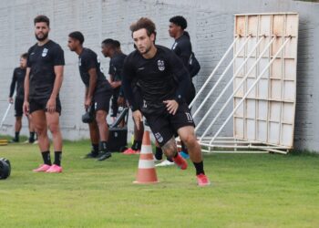 Thiago Góes, meia. Foto: Victor Bulhak/Galo Maringá.