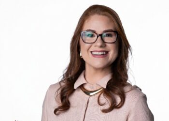 Nejuska Santos lança livro Comunicação que Transforma