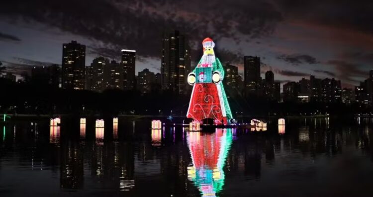 Maior Papai Noel do Mundo é de Londrina e tem 27 metros de altura