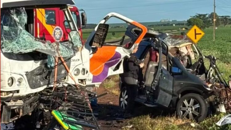 seis pessoas de uma mesma família morrem em acidente na PR-170