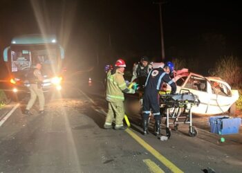 Acidente envolvendo ônibus e automóvel mata seis pessoas na PR-490 na manhã deste sábado