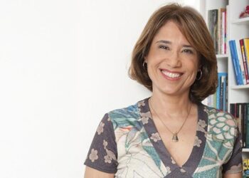 Psiquiatra Ana Beatriz Barbosa profere palestra durante a Jornada Pedagógica 2026