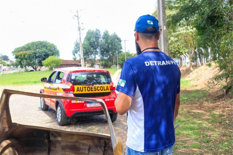 Detran do Paraná avisa que vai acabar com a exigência de baliza para retirar carteira de motorista