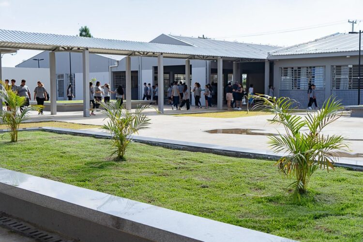 Diretores eleitos de escolas estaduais assumem