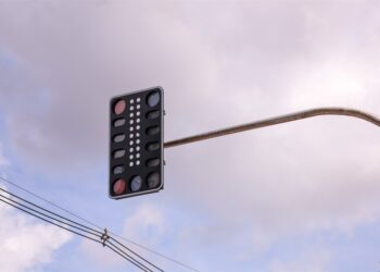 instalação de semáforo tem sido a única estratégia da prefeitura para o trânsito de Maringá