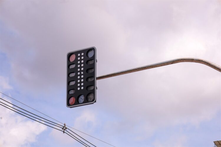 instalação de semáforo tem sido a única estratégia da prefeitura para o trânsito de Maringá