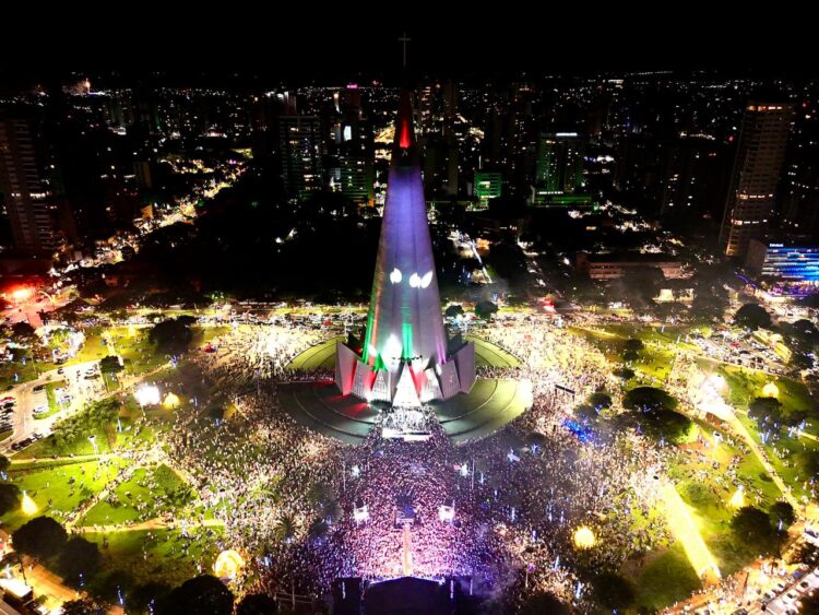 Maringaenses recebem 2026 no Show da Virada, na Praça da Catedral
