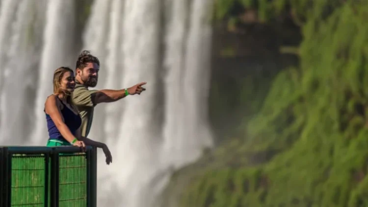 Paraná recebe mais de 1 milhão de turistas estrangeiros em 2025