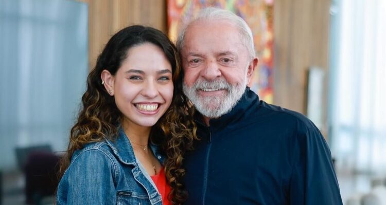 Ana Julia aceita o desafio do presidente Lula e será candidatura a deputada federal